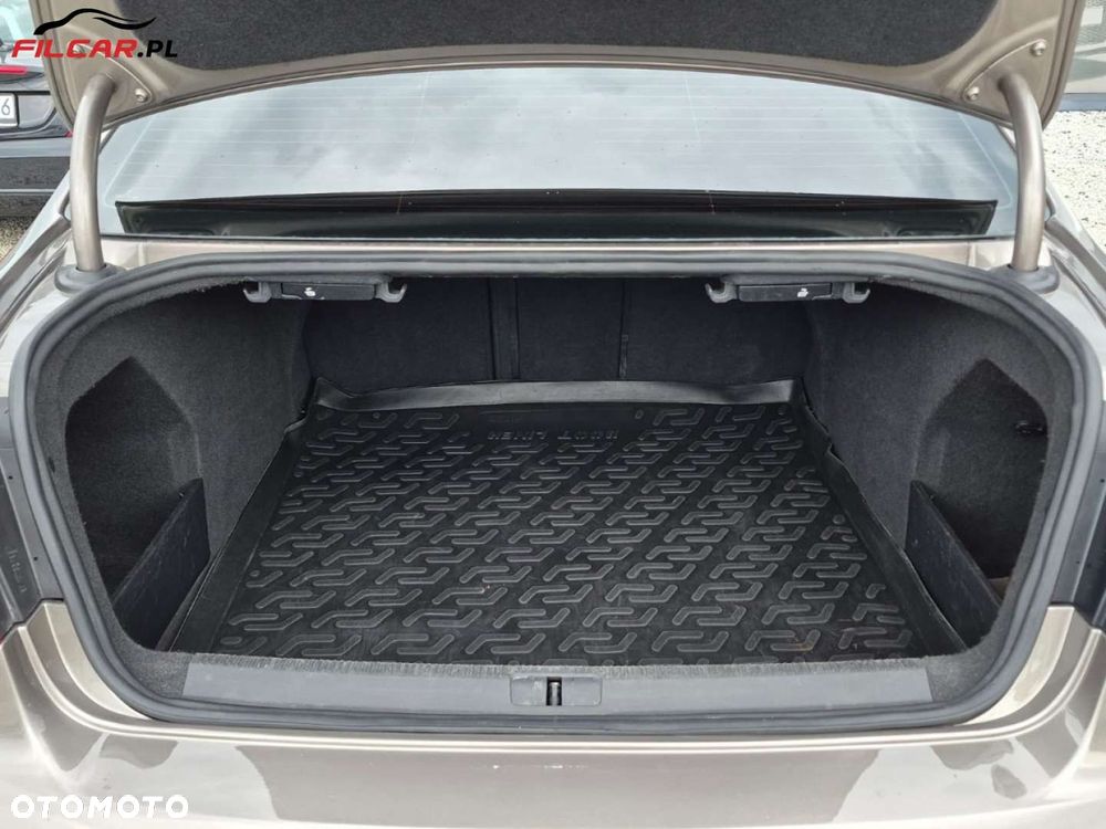 Volkswagen Passat - 27