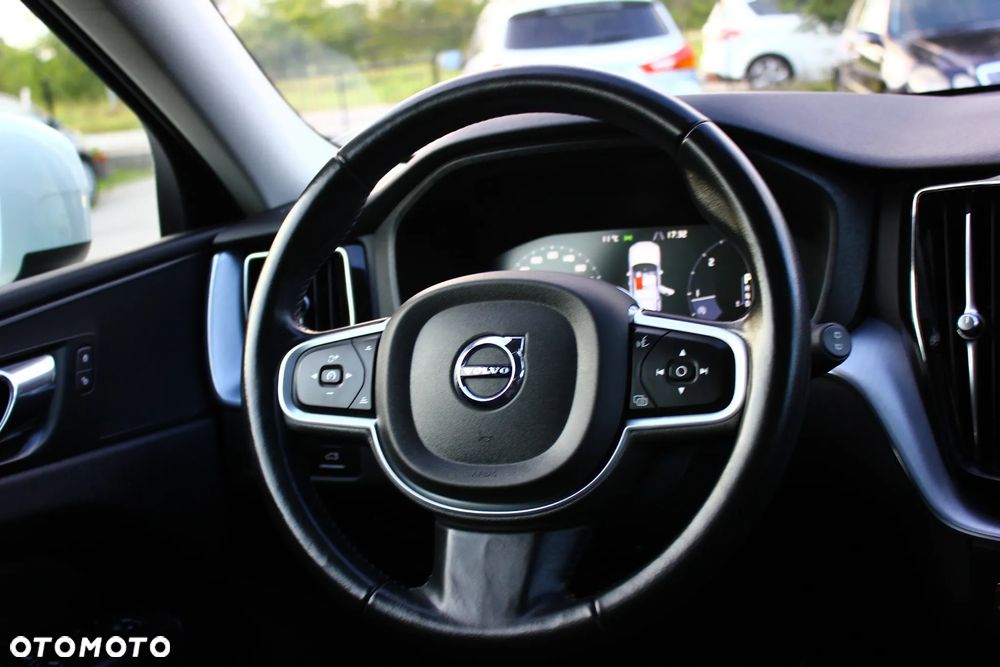 Volvo XC 60 D4 Momentum Pro - 38