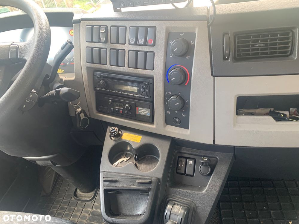 Volvo FL 240 4x2 - 12