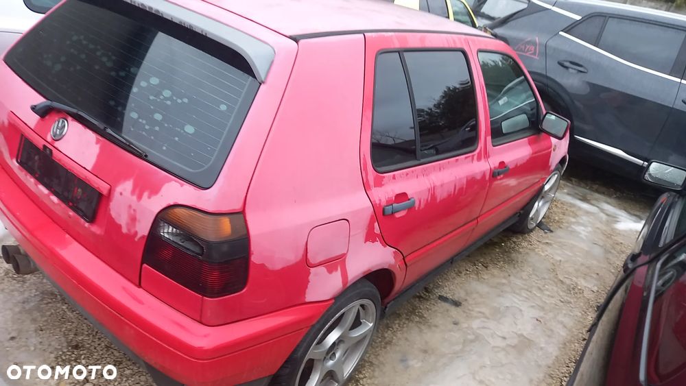 Volkswagen Golf - 1
