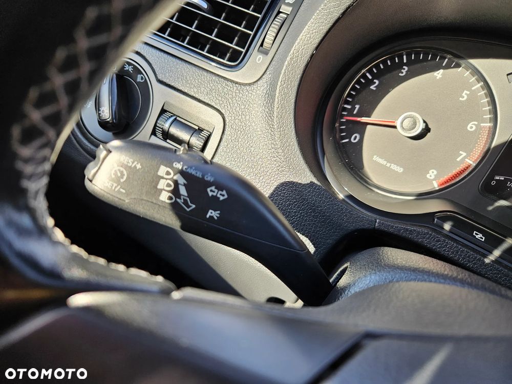 Volkswagen Polo 1.2 TSI Blue Motion Technology MATCH - 16