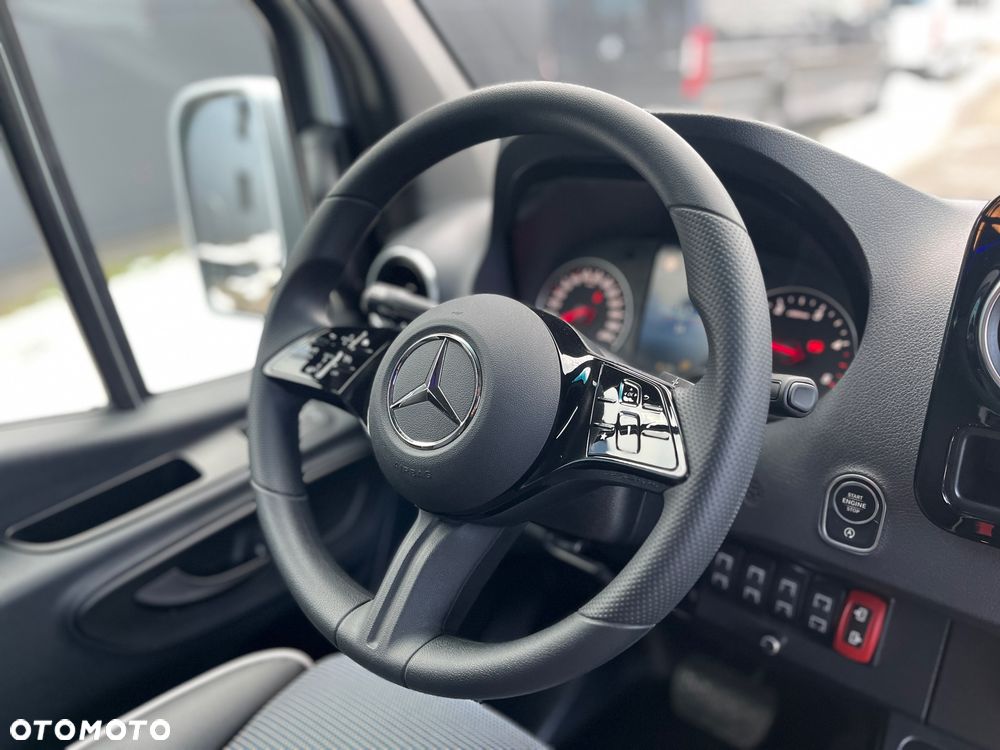 Mercedes-Benz Sprinter 519 - 21
