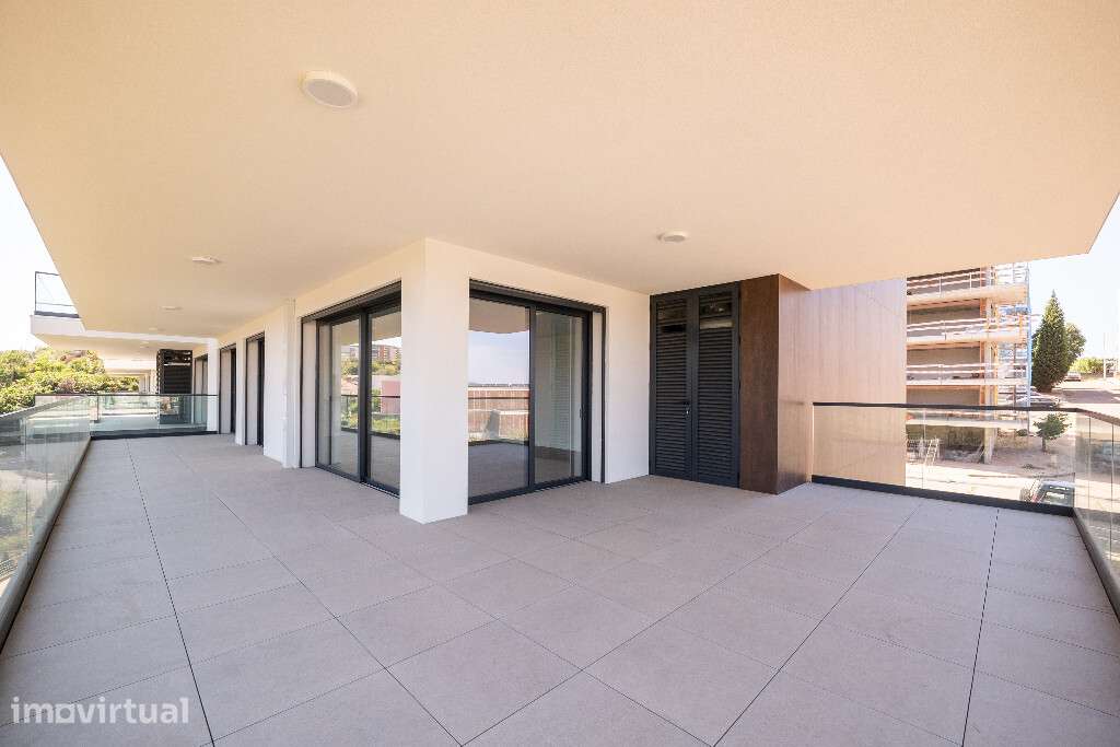 Apartamento T4 com garagem em zona de Santa Clara - Grande imagem: 4/28
