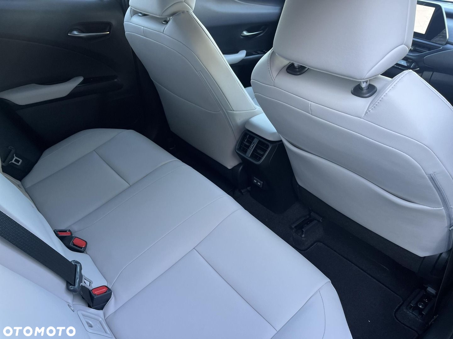 Lexus UX - 10