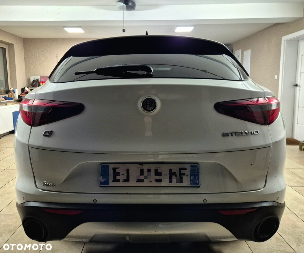 Alfa Romeo Stelvio 2.0 Turbo 16V AT8-Q4 Sprint - 4