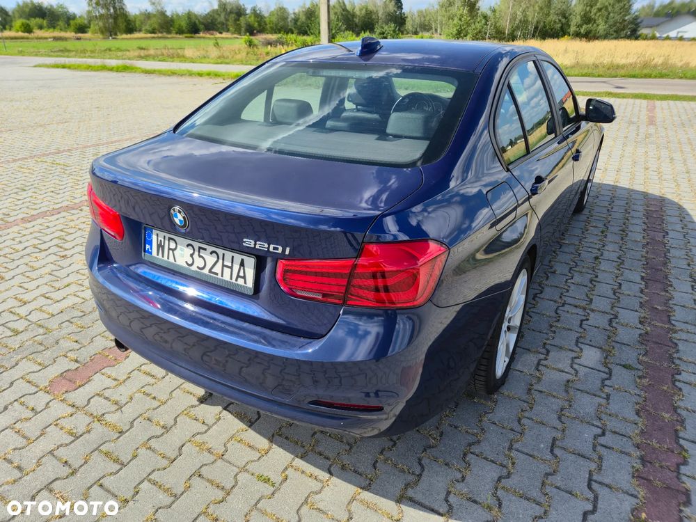 BMW Seria 3 320i - 9