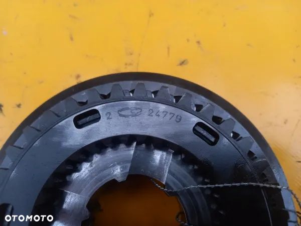 Synchronizator 1-2 bieg skrzyni Dynashift Massey Ferguson 6180 - 2