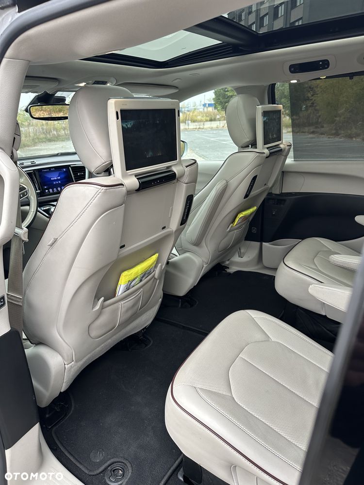 Chrysler Pacifica - 16