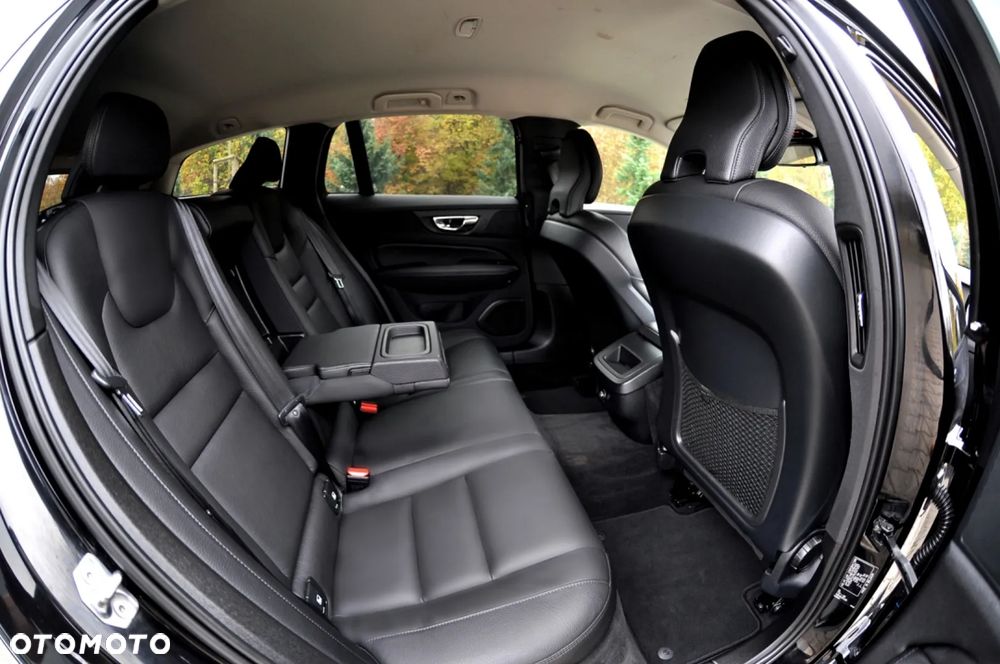 Volvo V60 D3 Momentum Pro - 23