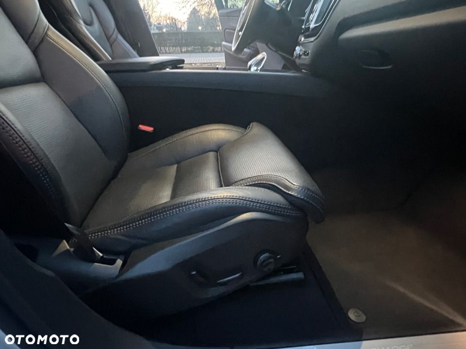 Volvo XC 60 T8 AWD Recharge Ultimate Dark - 30