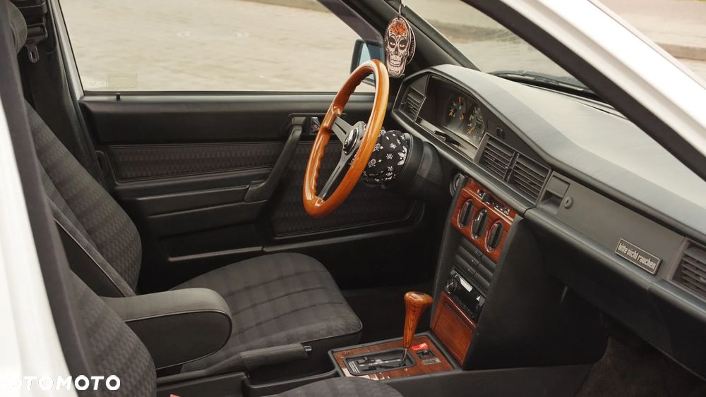 Mercedes-Benz W201 (190) - 16