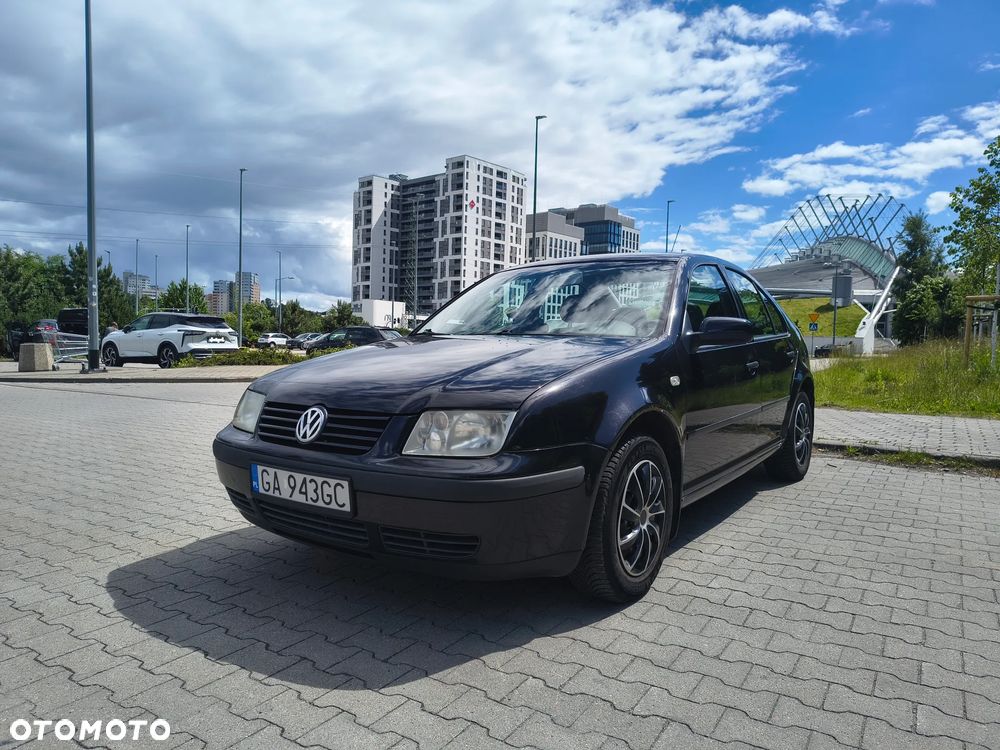 Volkswagen Bora 1.6 Basis - 1