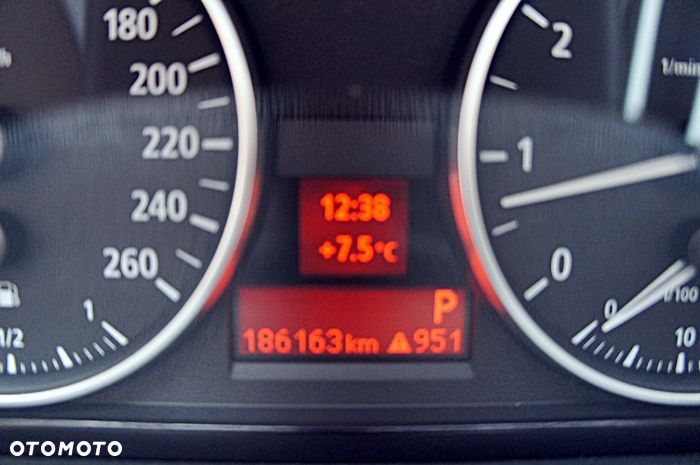 BMW Seria 3 320i - 24