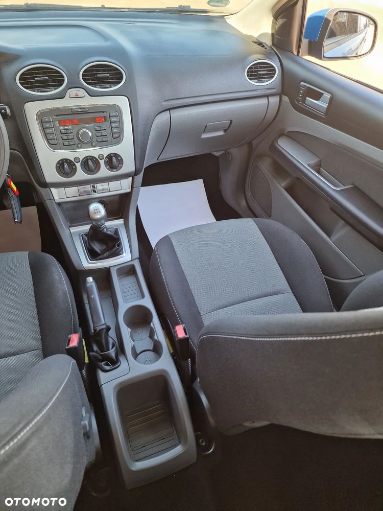 Ford Focus 1.6 Ghia - 20