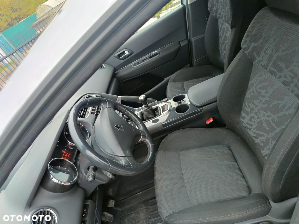 Peugeot 3008 1.6 HDi Premium - 14