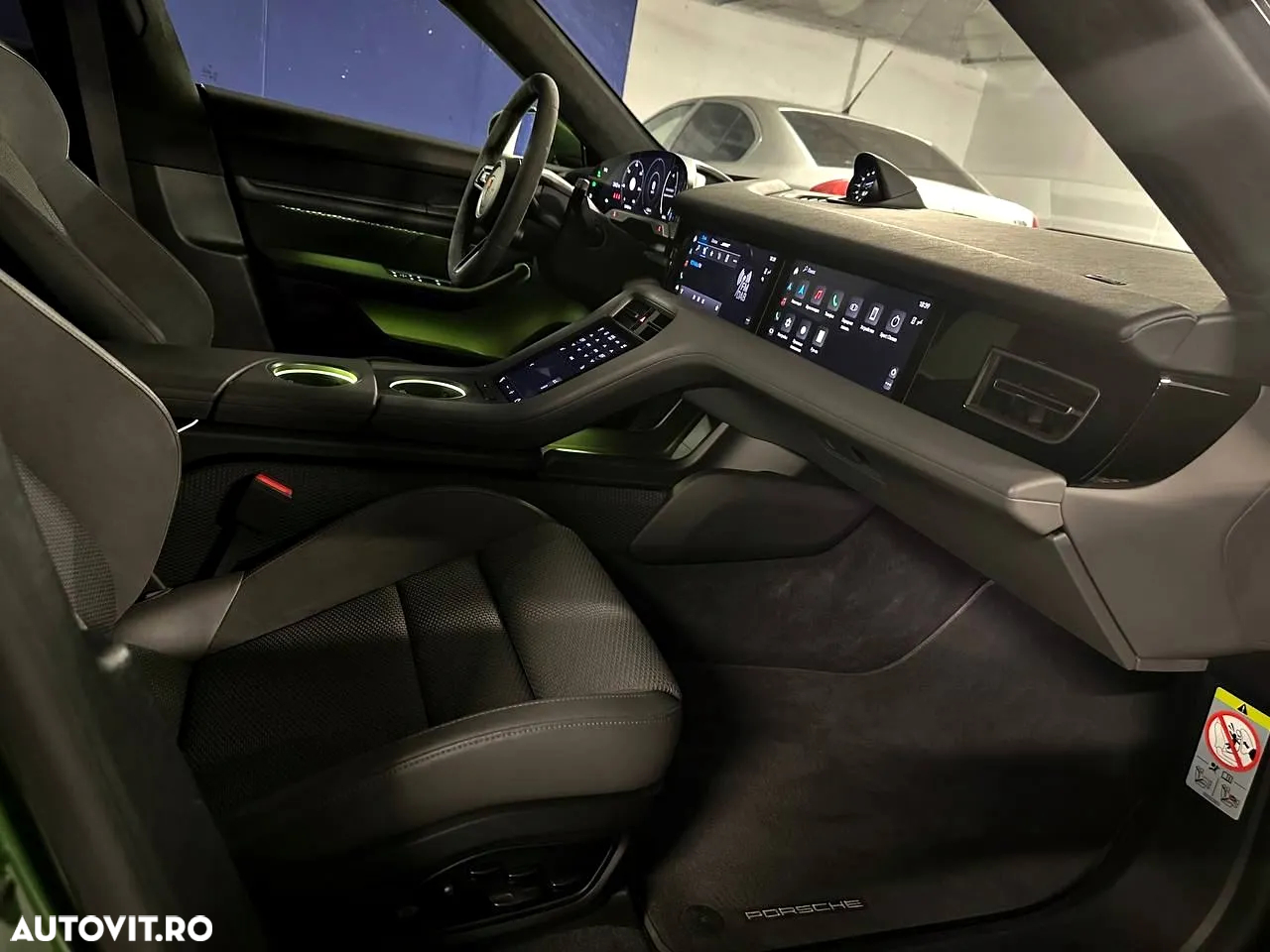 Porsche Taycan Turbo - 10