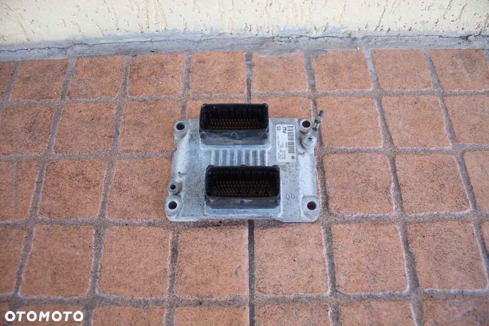 KOMPUTER STEROWNIK SILNIKA OPEL CORSA D 1.0 55557932