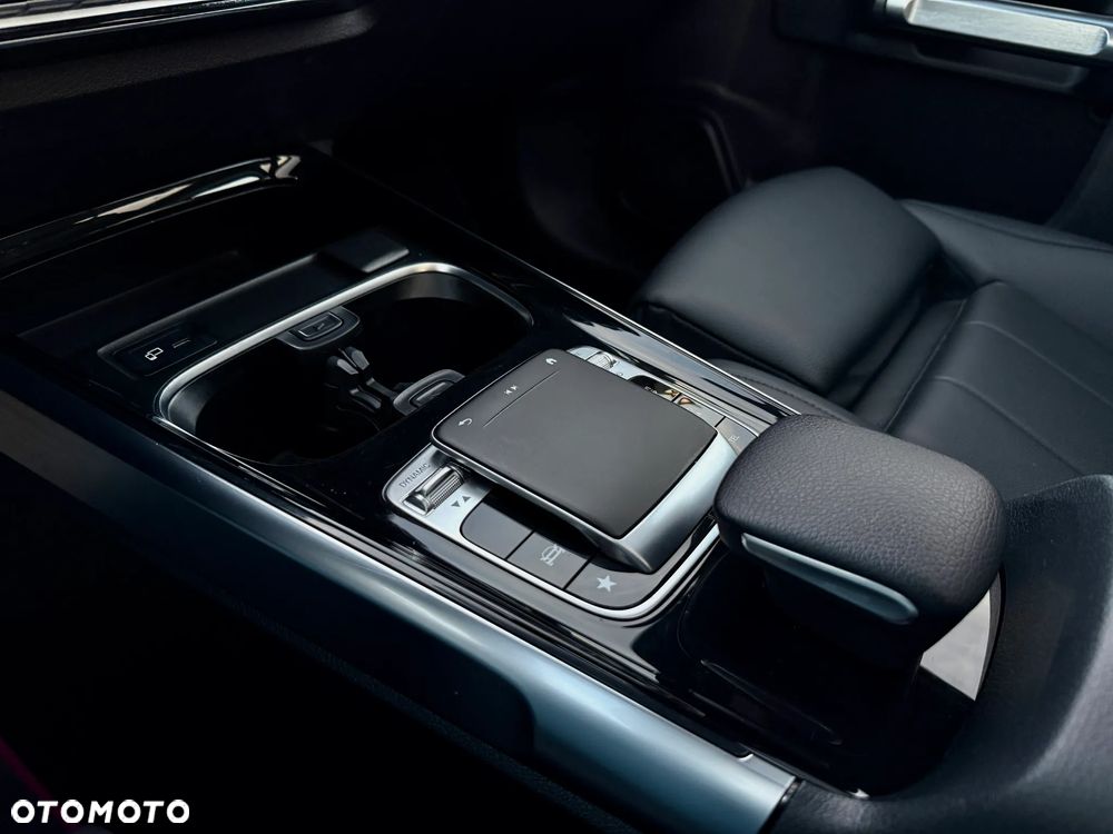 Mercedes-Benz GLB 250 4-Matic 8G-DCT - 13