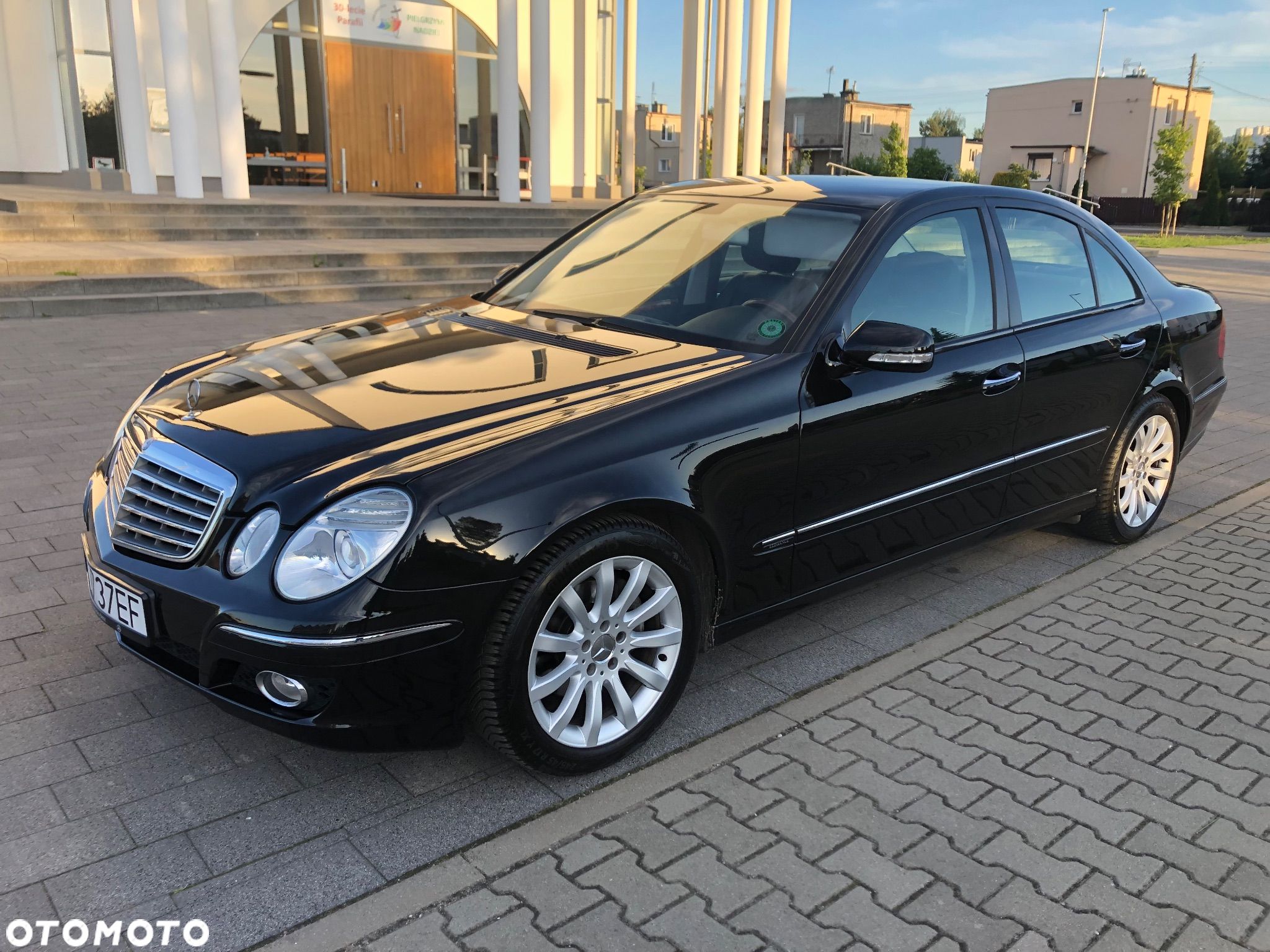 Mercedes-Benz Klasa E 200 BlueEFFICIENCY 7G-TRONIC Elegance - 1