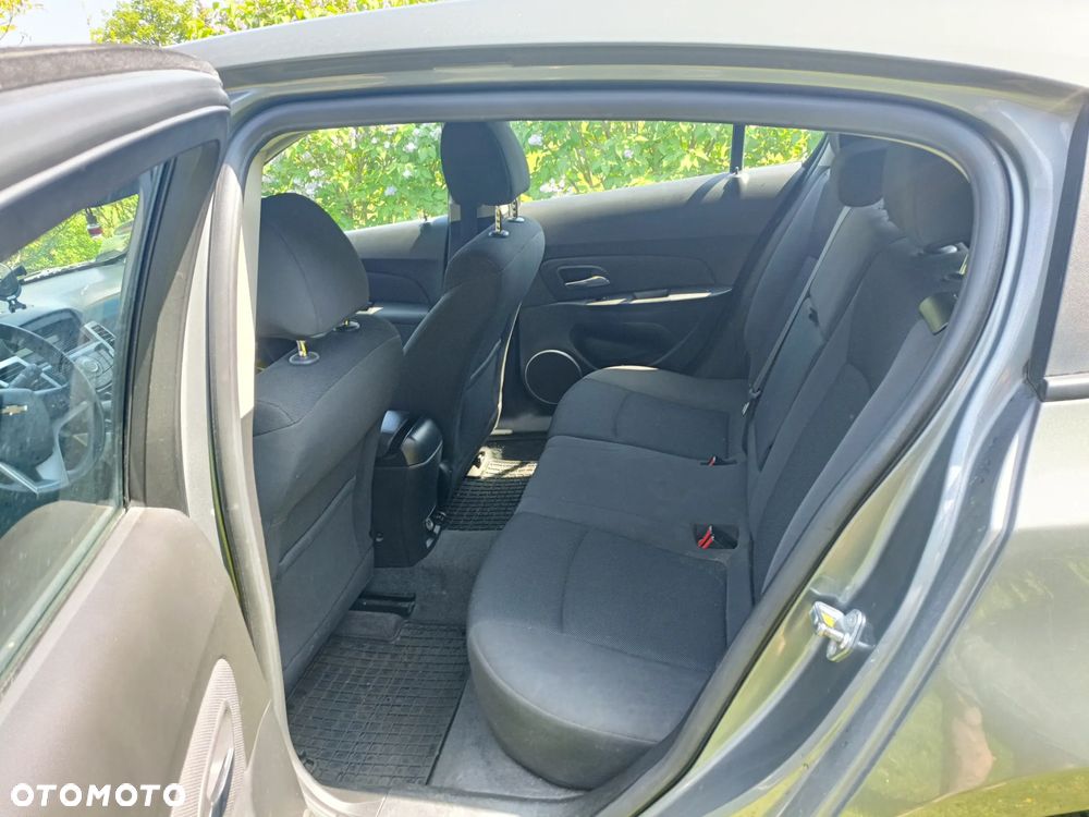 Chevrolet Cruze 1.6 LS+ - 9