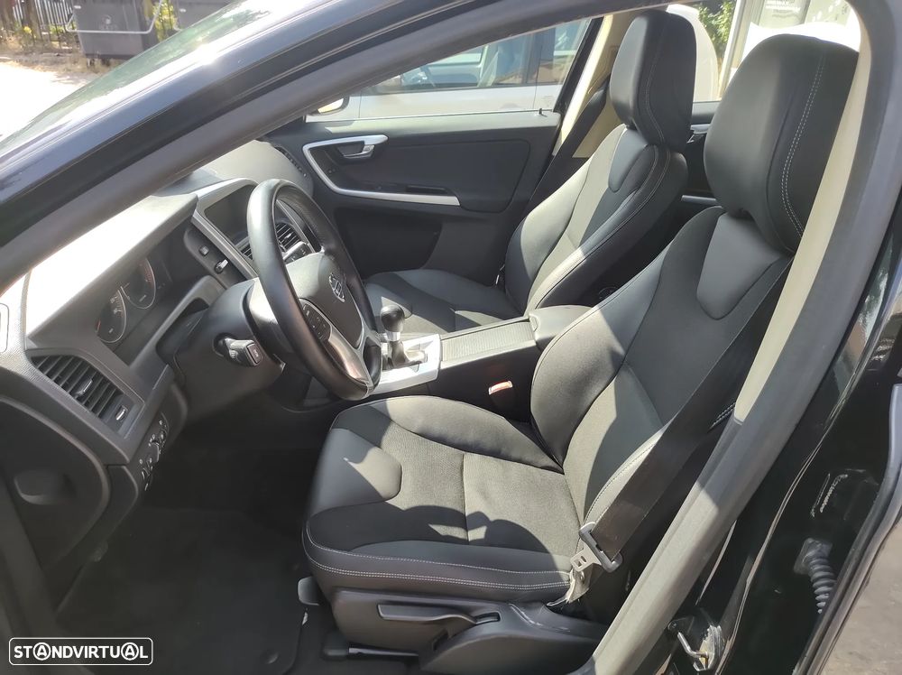 Volvo XC 60 2.4 D Drive Momentum - 15