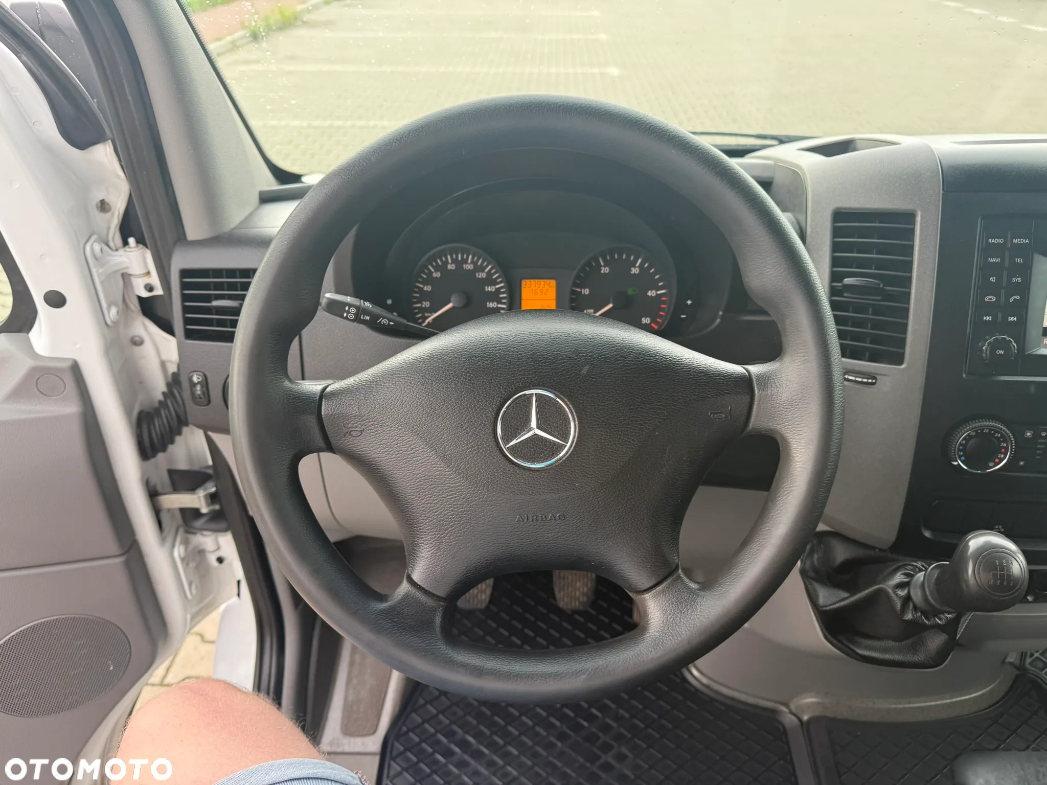 Mercedes-Benz Sprinter - 14