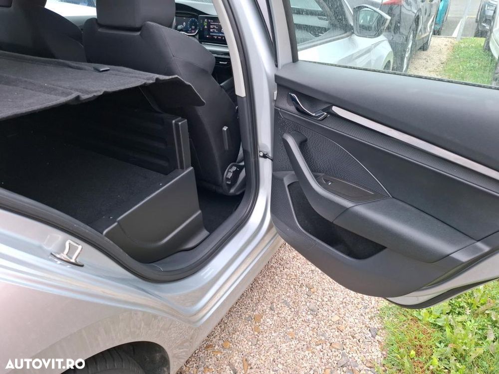 Skoda Octavia Combi 2.0 TDI DSG Clever - 22