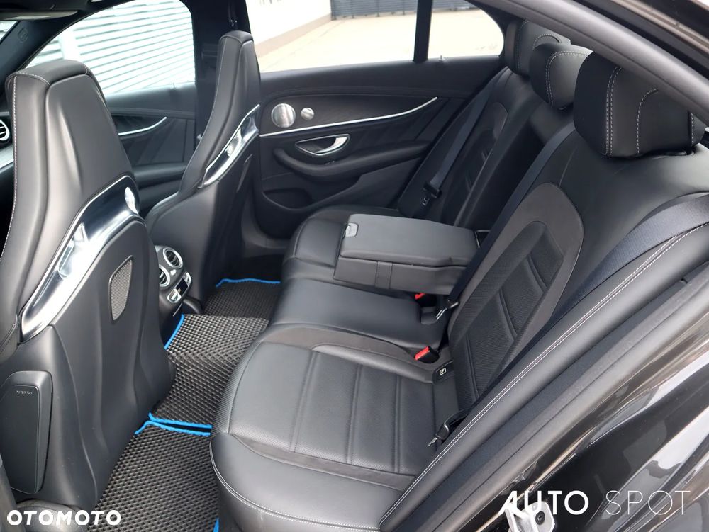 Mercedes-Benz Klasa E AMG 53 4-Matic+ - 39