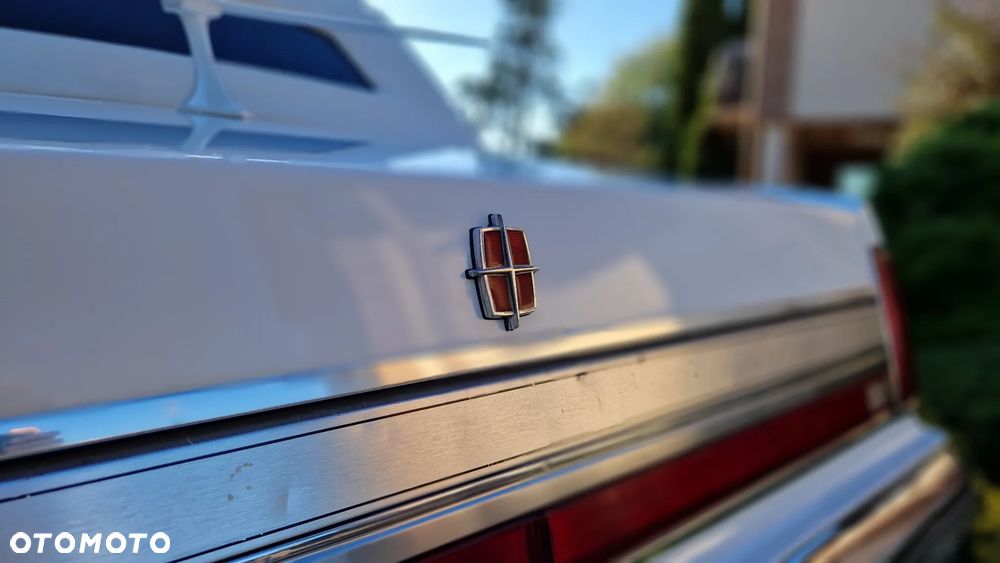 Lincoln Town Car - 4