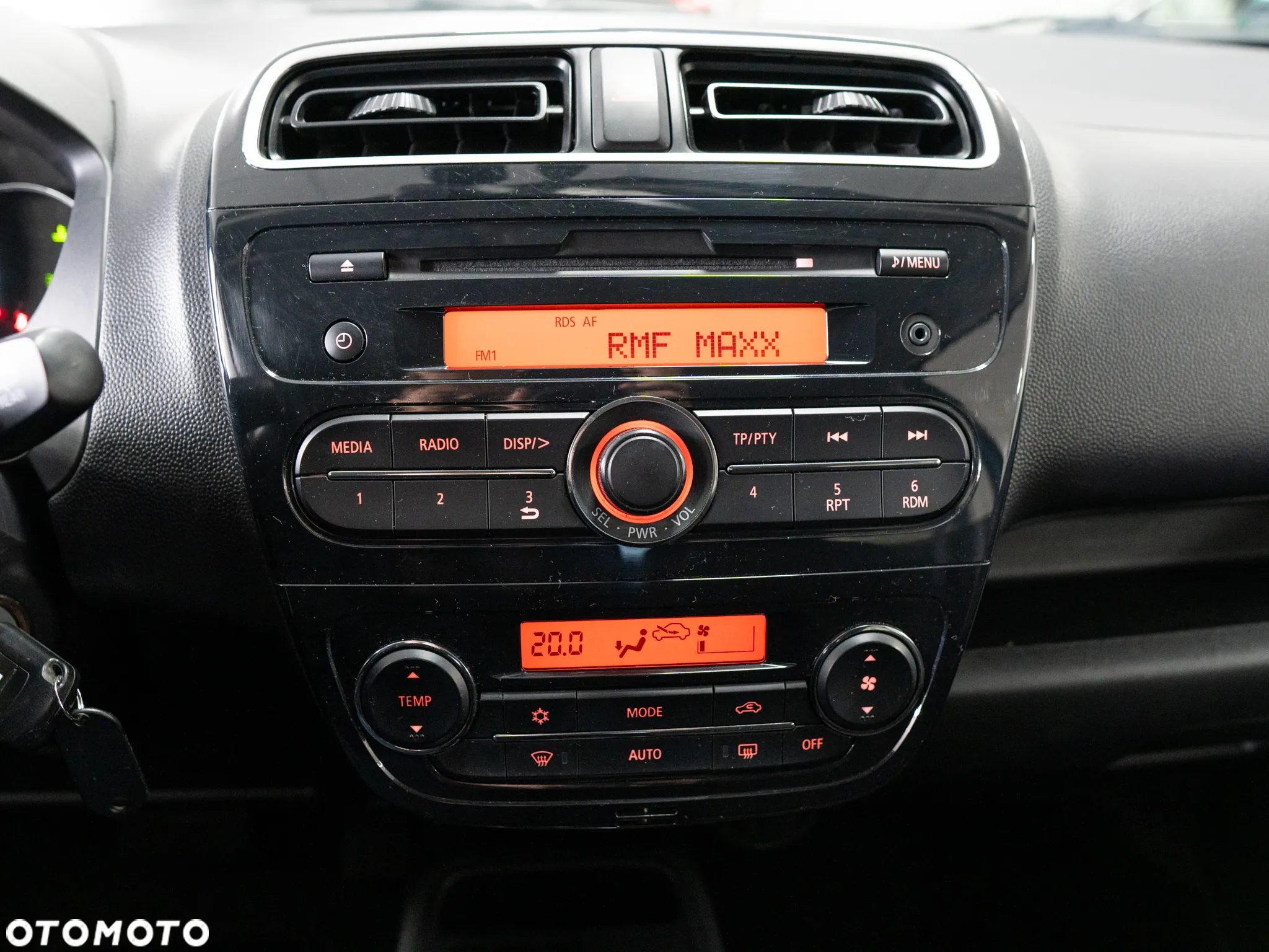 Mitsubishi Space Star 1.2 Intense CVT - 25