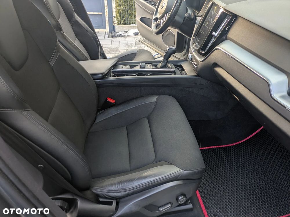 Volvo XC 60 D4 AWD Momentum - 17