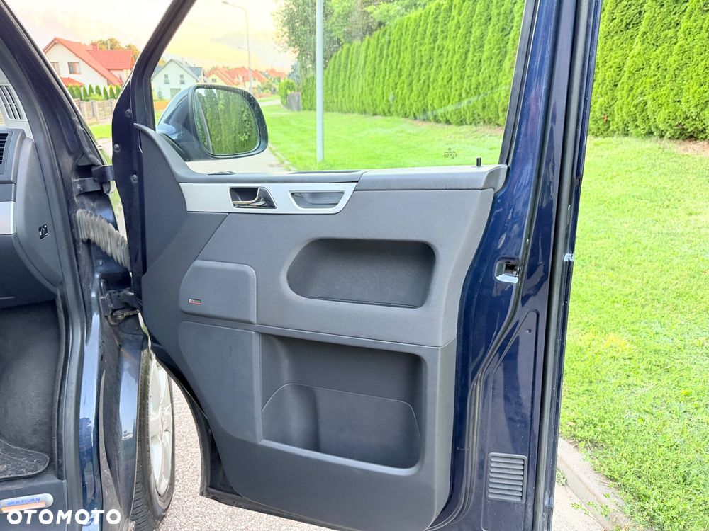 Volkswagen Multivan - 14
