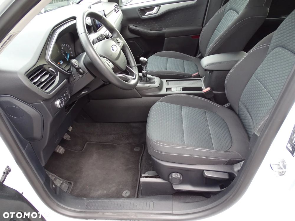 Ford Kuga - 24