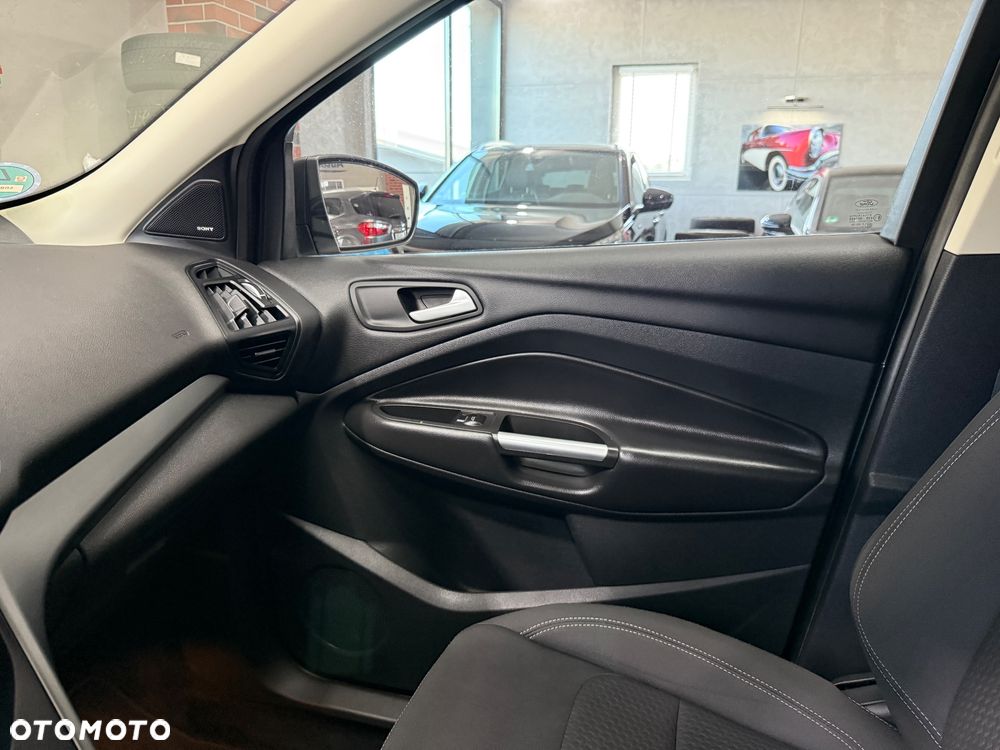Ford Kuga 1.5 EcoBoost 2x4 Titanium - 27