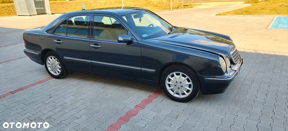 Mercedes-Benz Klasa E - 9