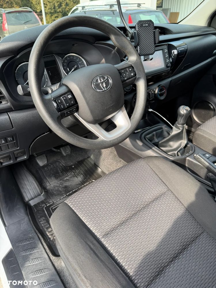 Toyota Hilux 4x4 Double Cab Duty - 9