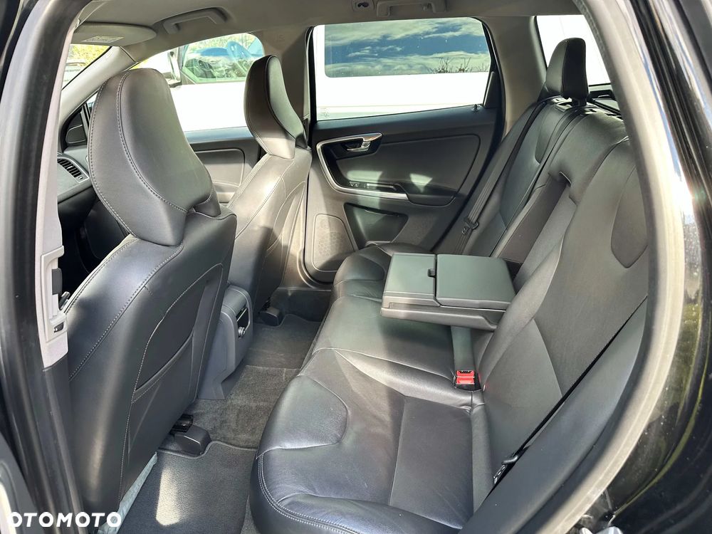 Volvo XC 60 D4 Drive-E Momentum - 10