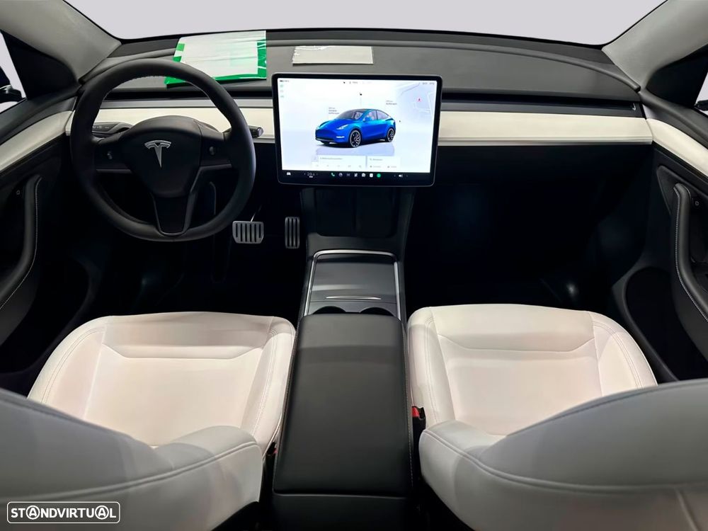 Tesla Model Y - 8