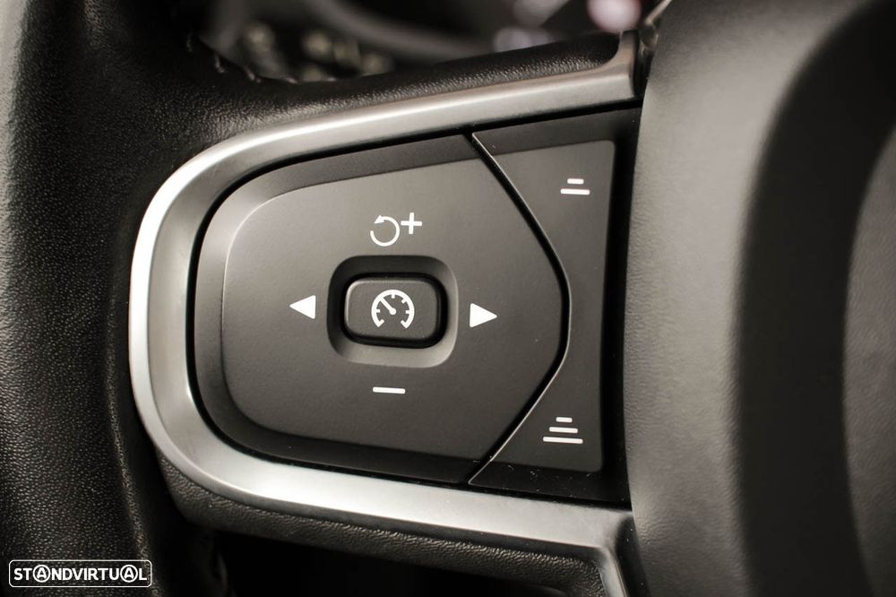 Volvo V60 D3 Momentum Pro - 19
