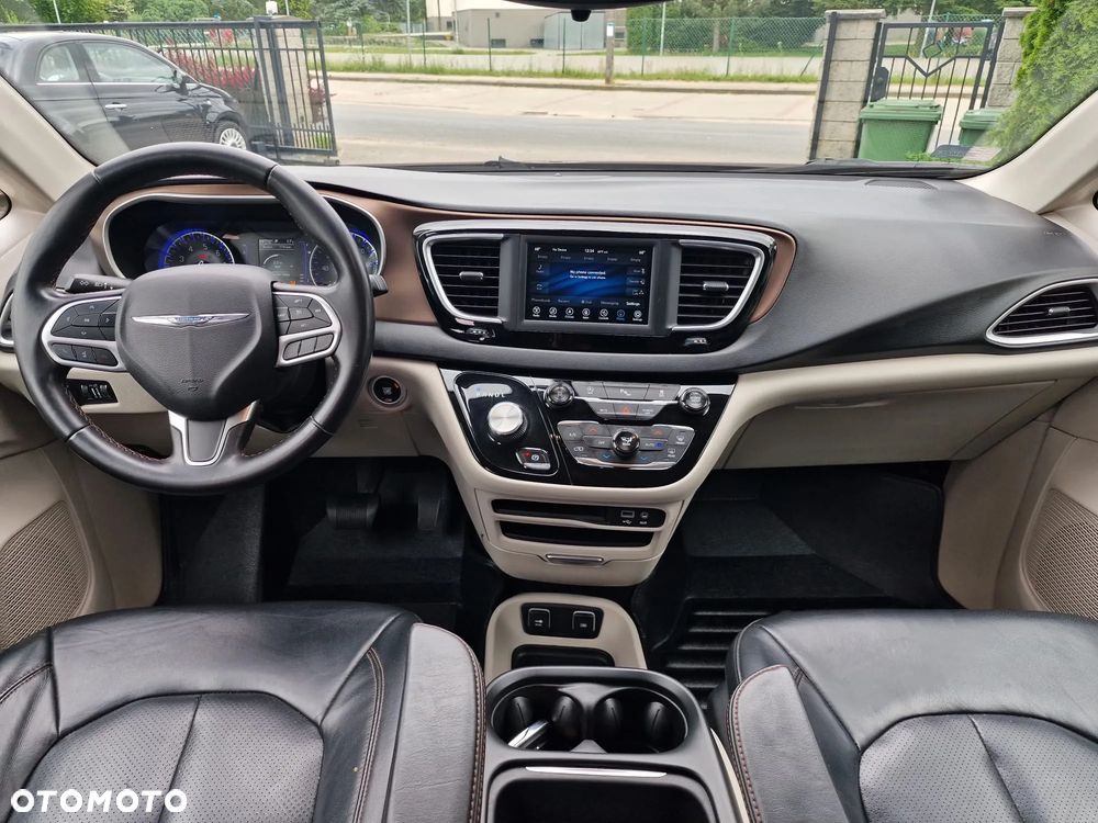 Chrysler Pacifica - 25