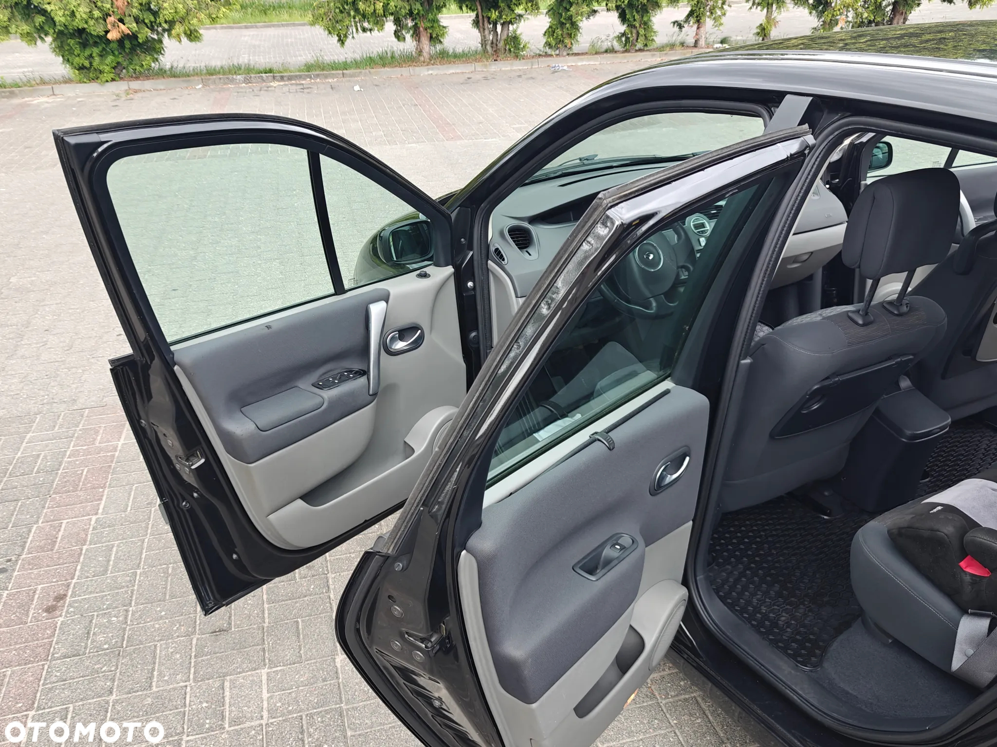 Renault Scenic 1.6 16V Confort Expression - 11