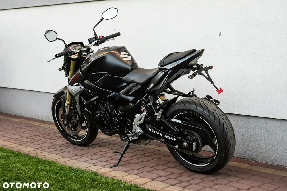 Suzuki GSR - 5