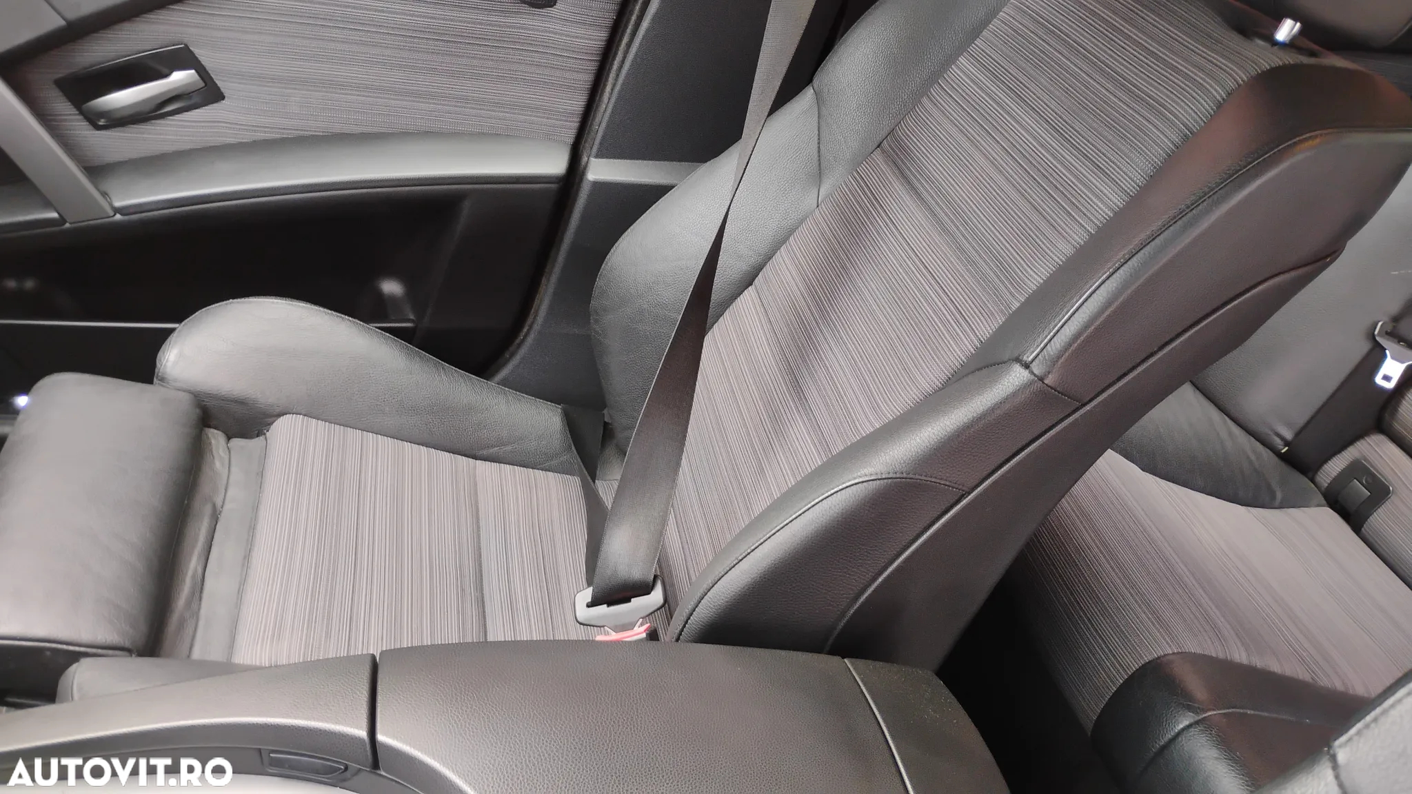 BMW Seria 5 523i Touring - 9
