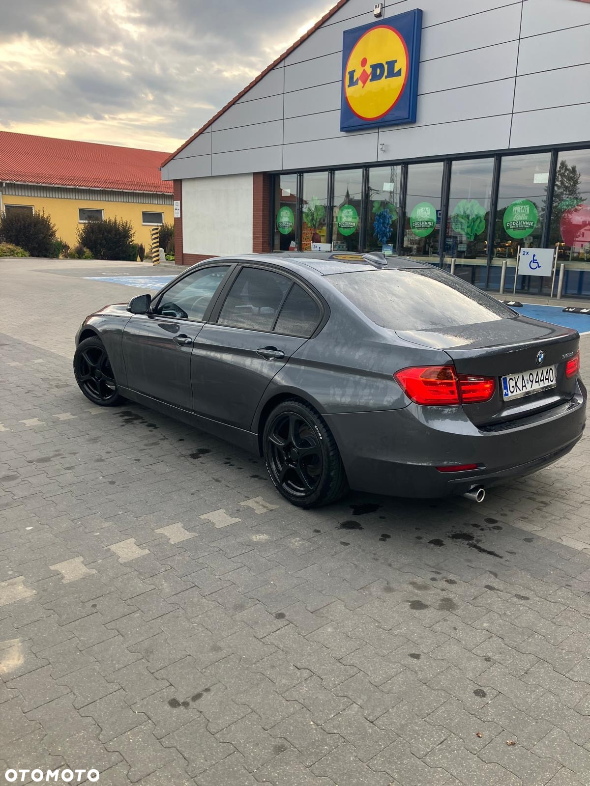 BMW Seria 3 318d - 5
