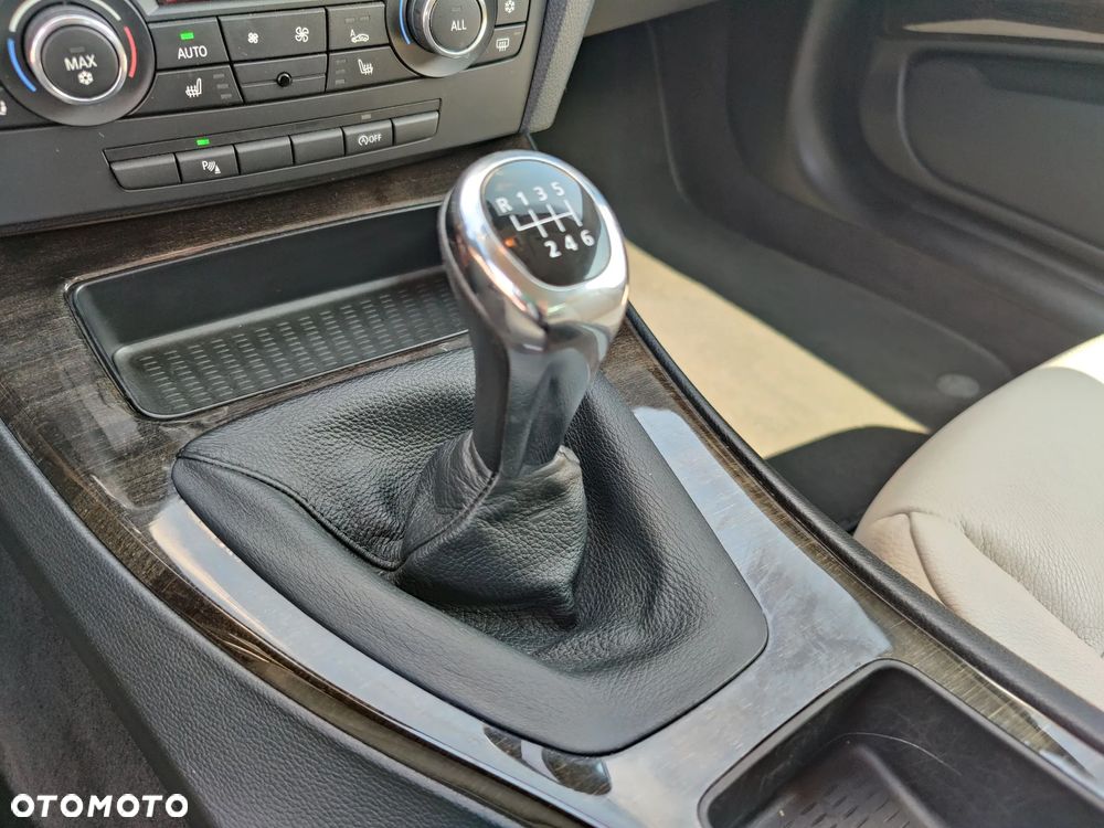 BMW Seria 3 318i Edition Exclusive - 24
