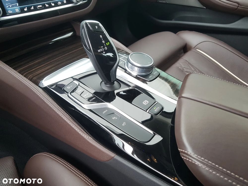 BMW Seria 5 530e iPerformance xDrive Luxury Line - 31