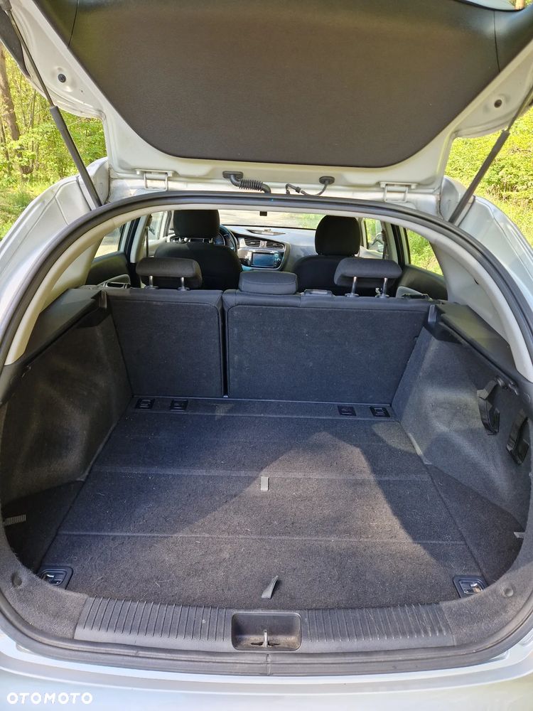 Kia Ceed - 10