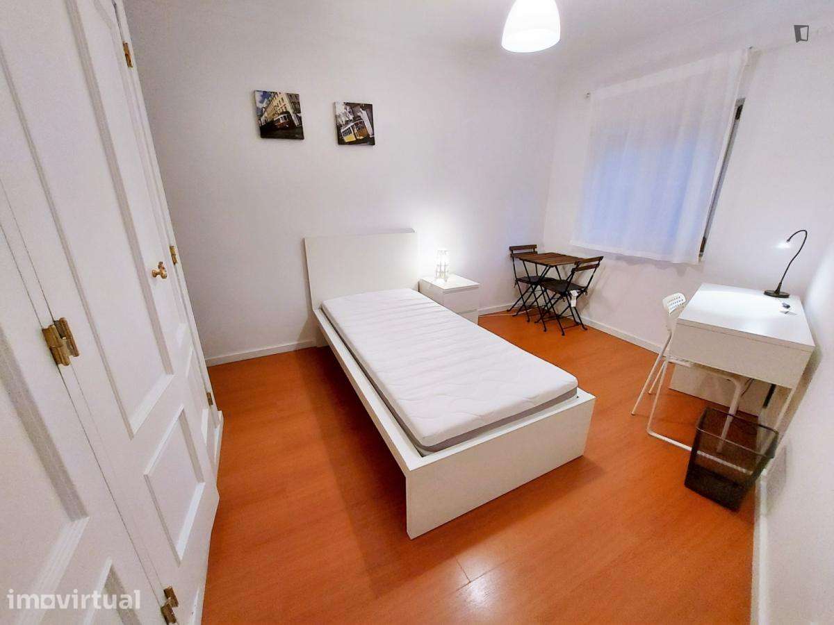 Quarto - localizado em Santos Lisbon - Grande imagem: 2/18