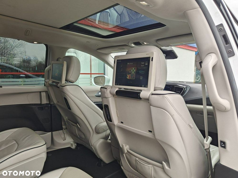 Chrysler Pacifica - 21