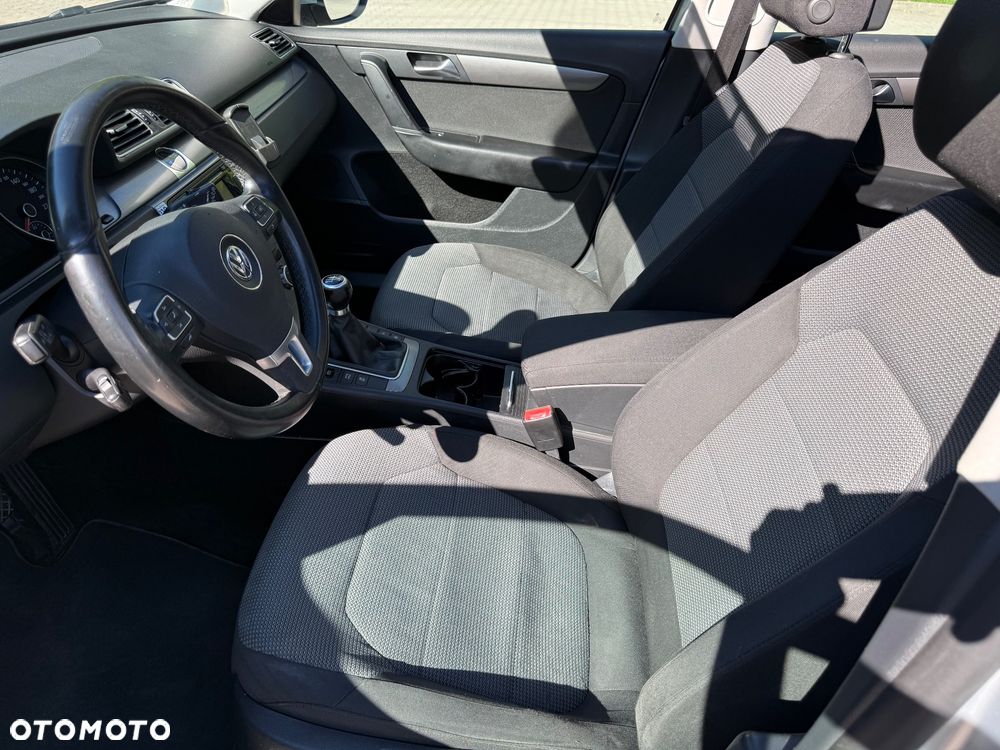 Volkswagen Passat 2.0 TDI Highline - 25